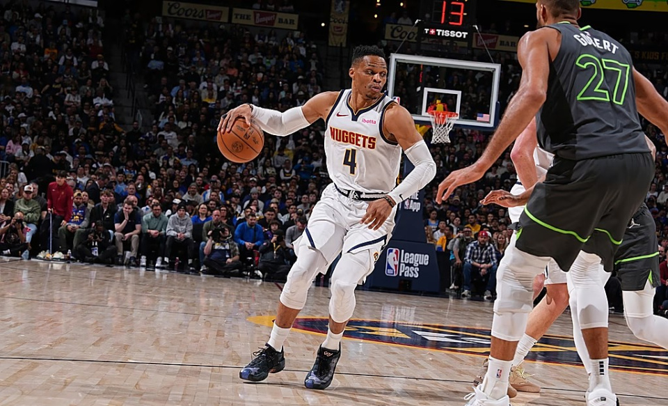 向球迷作出 向球迷作出